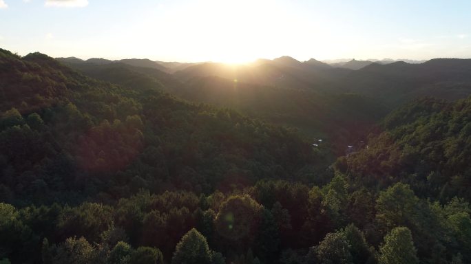 清晨大山里的日出航拍4K