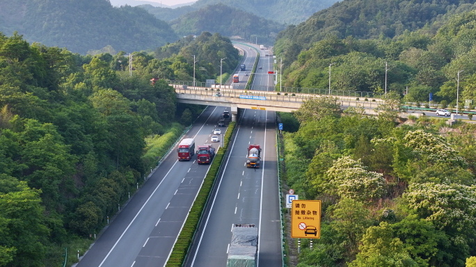 航拍高速物流运输行车