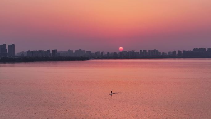 工业园区 落日 一棵树 夕阳 露营 航拍