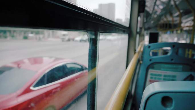 昆明行驶的公交车空镜