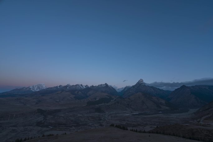 格聂神山日出金山