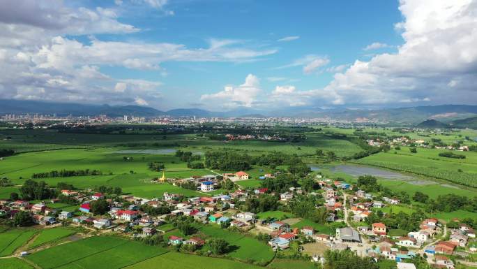 中缅边境瑞丽市：村落相依田地相通