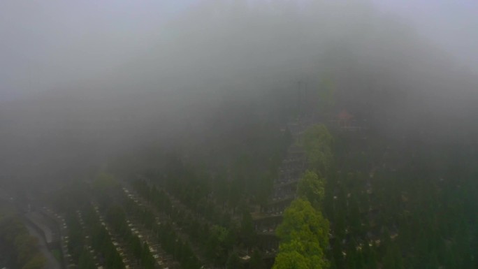 吉首兴龙陵园晨雾天气