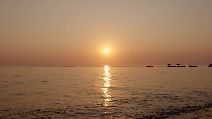 唯美浪漫海面水面日出日落波光粼粼