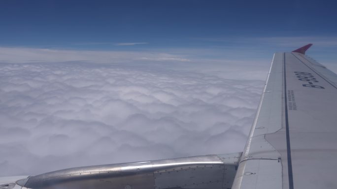 8k飞机上的云层云海