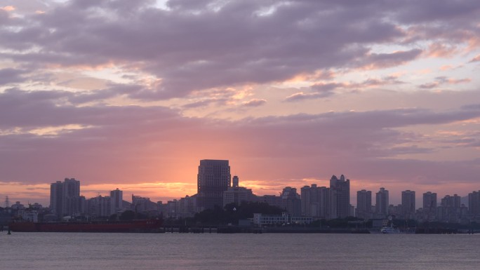 夕阳下的城市