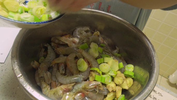 料酒葱姜腌制鲜虾 (1)