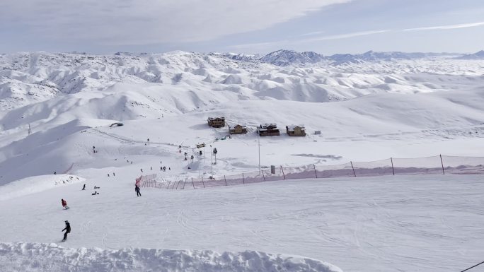 人类滑雪起源地新疆阿勒泰将军山滑雪