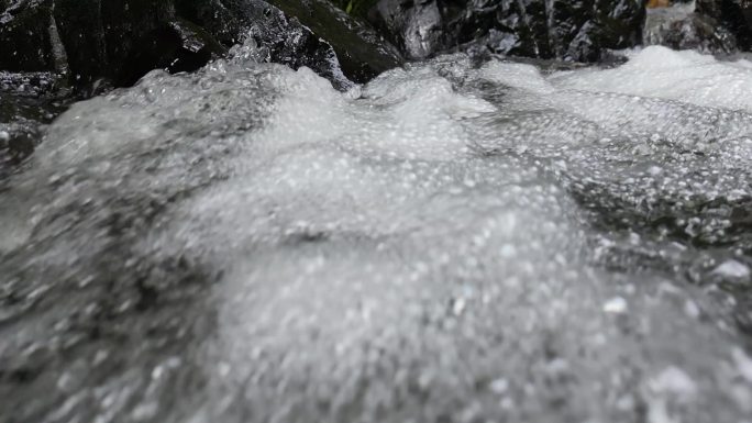 山泉水 水花升格特写