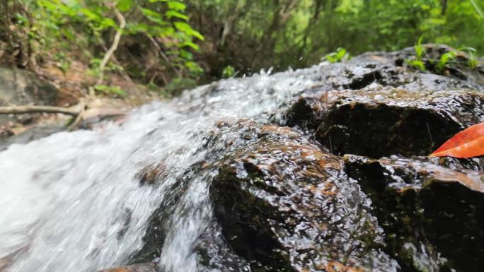 山泉水 水花升格特写