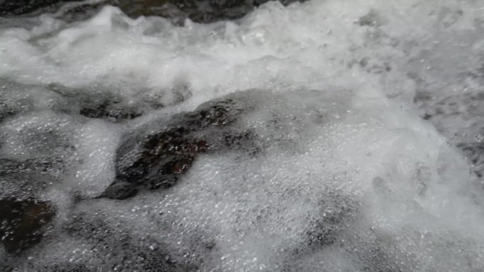 山泉水 水花升格特写