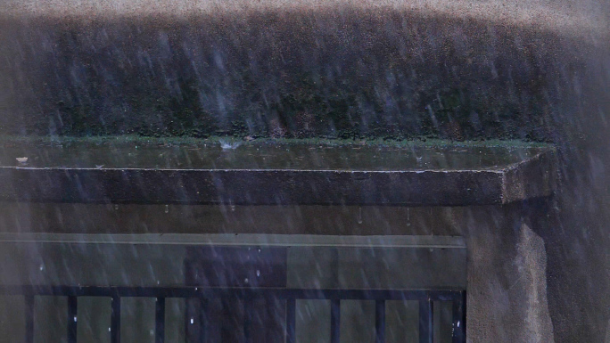 雨打树叶 下雨 水珠 水花 水坑 屋檐