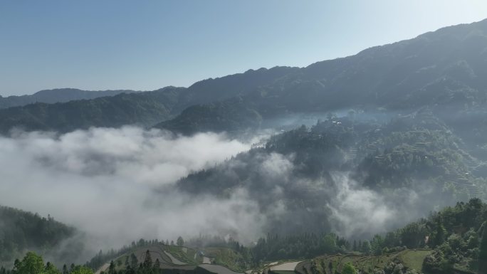 贵州苗寨雾景