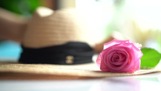 帽子与花朵
