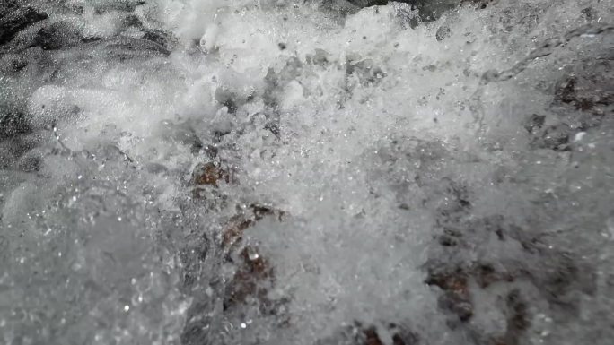 山泉水 水花升格特写