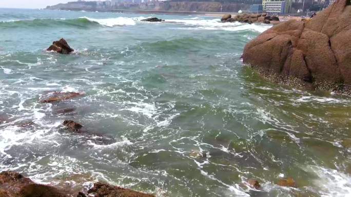 青岛大海潮水涌动波涛翻涌原声 4K素材