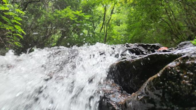 山泉水 水花升格特写