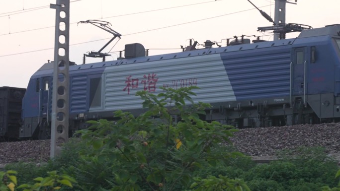 铁路货运火车 和谐号内燃机