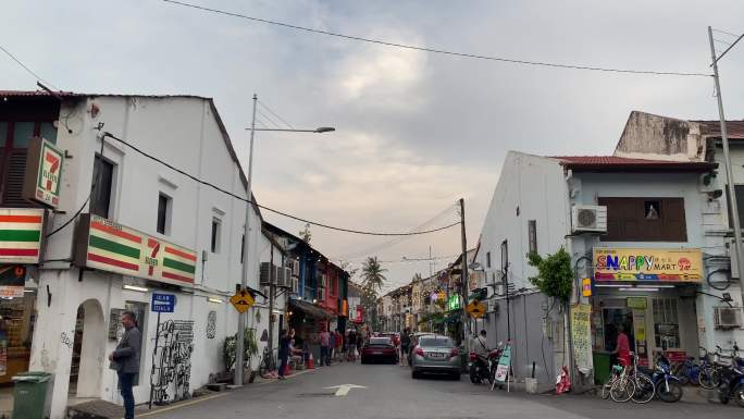 马来西亚槟城黄昏的爱情巷路口