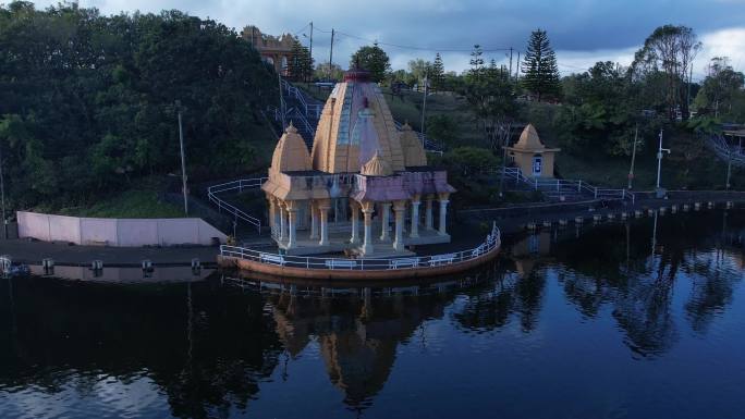 【4K航拍】湖中欧式朗庭设计建筑人文景观