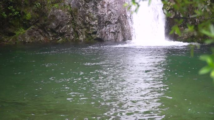 瀑布流水 干净的山间流水