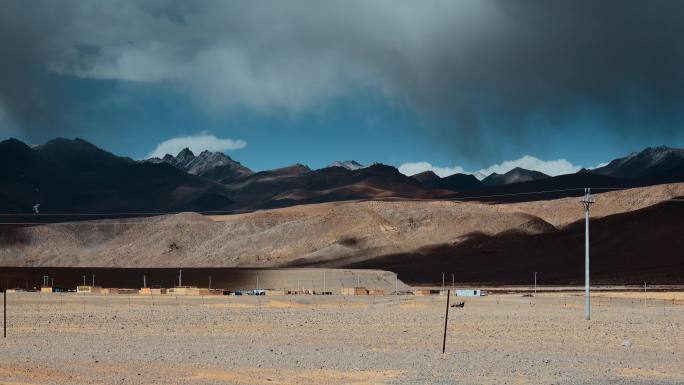 西藏旅游风光冈底斯山下藏族民居