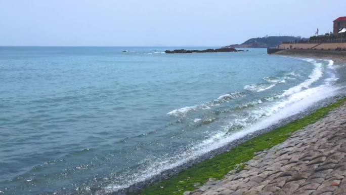 青岛大海弯弯的海岸线白浪翻原声 4K素材
