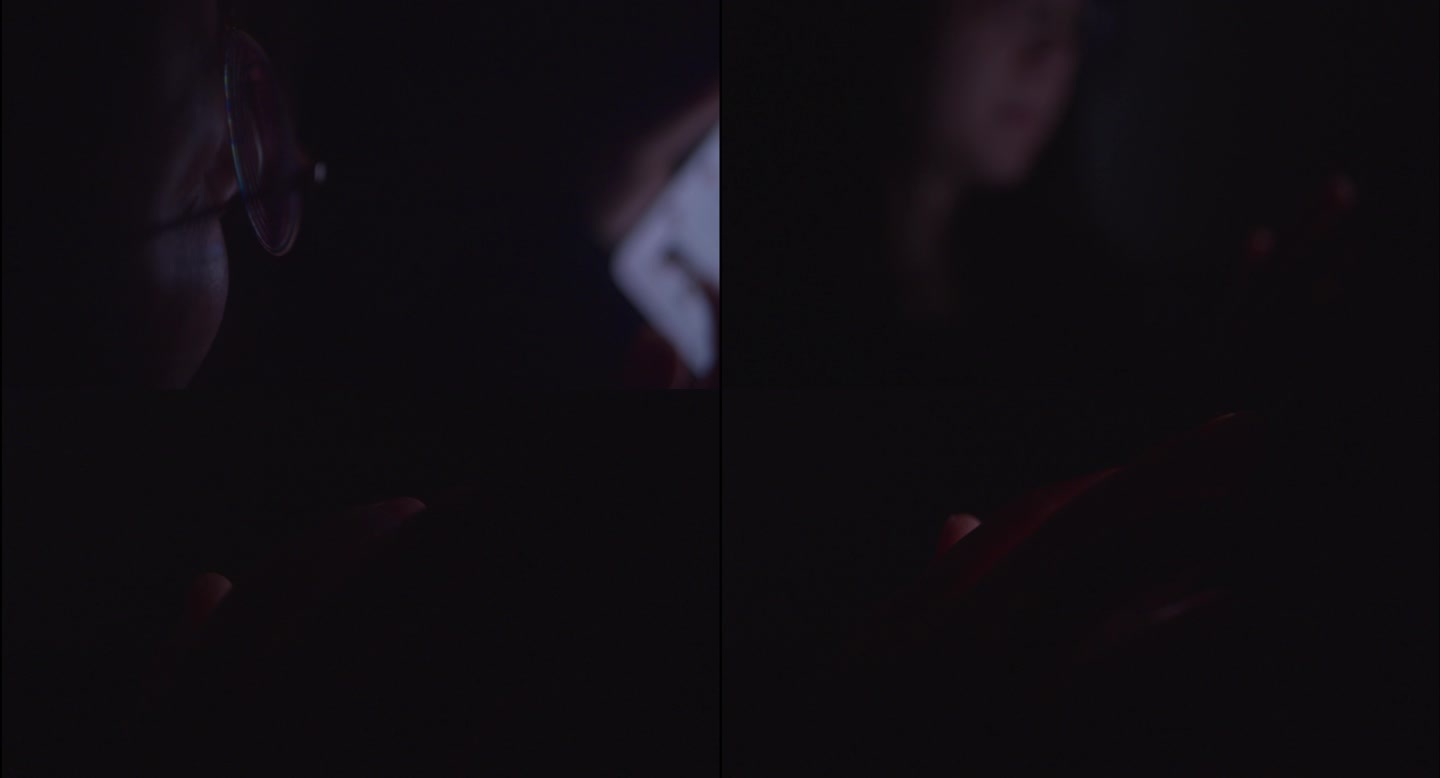 女性在黑夜中玩手机4K