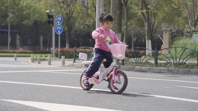 宝宝学骑车