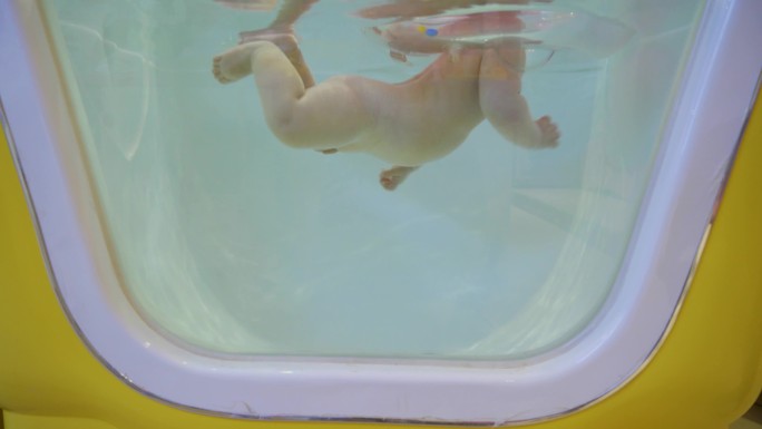 婴儿游泳1
