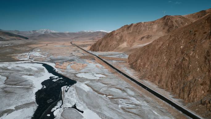 西藏旅游318国道雪域高原解冻冰河蜿蜒