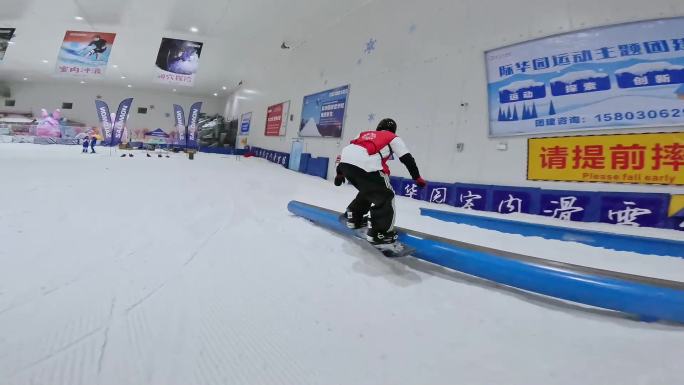 室内滑雪单板公园高难度滑雪