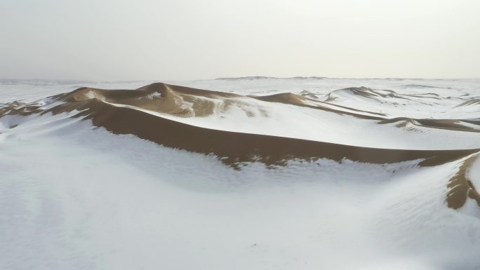 雪盖沙丘