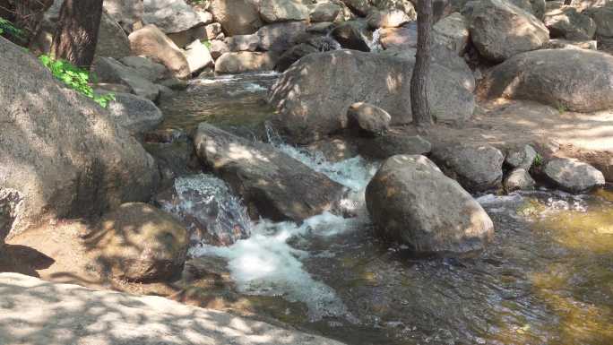 天津盘山景区的小溪