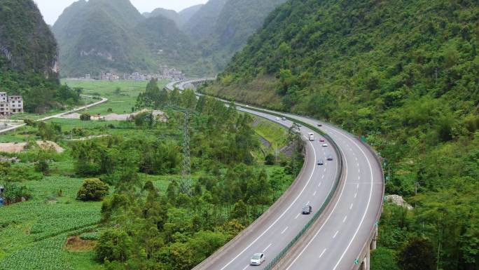 山区高速公路航拍