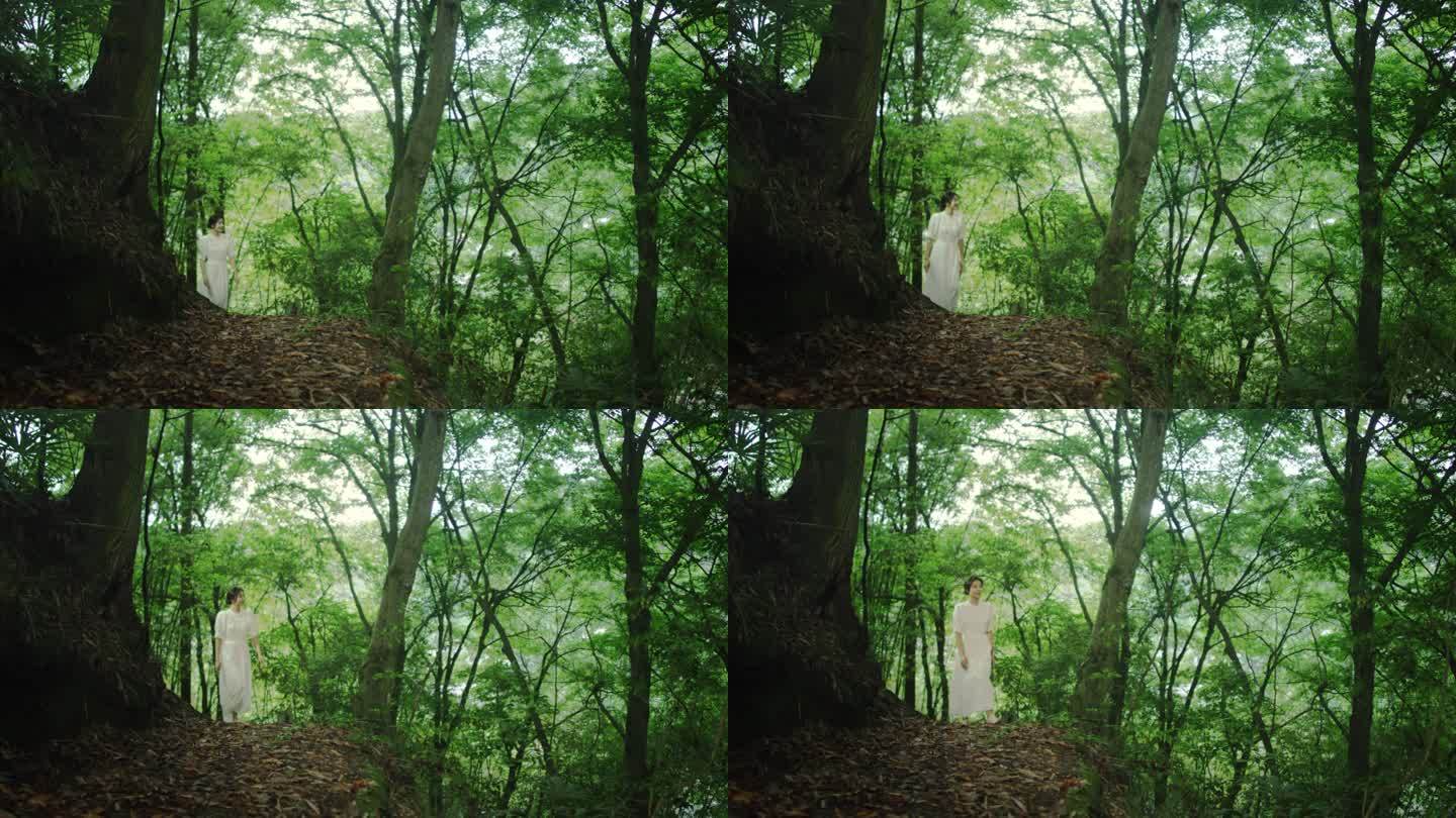 女子行走在森林