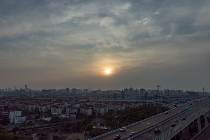 上海冬天高架路旁日出延时