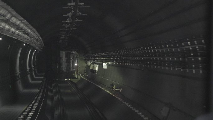 深圳地铁穿越隧道车尾视角