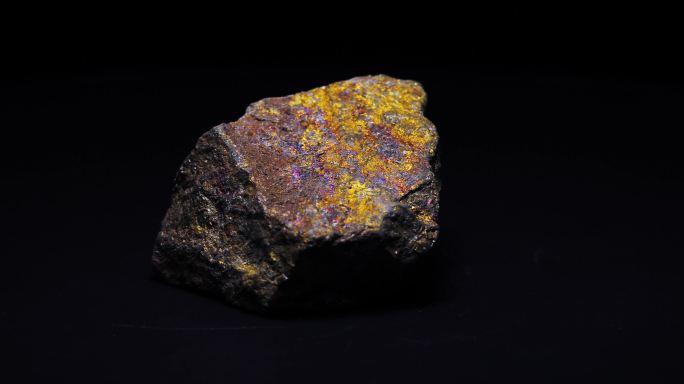 斑铜矿矿石标本
