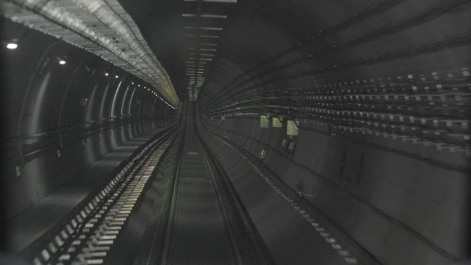 深圳地铁穿越隧道车尾视角