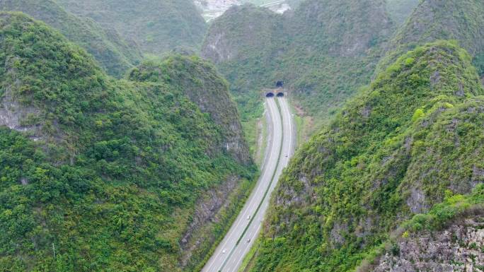 广西山区高速公路航拍