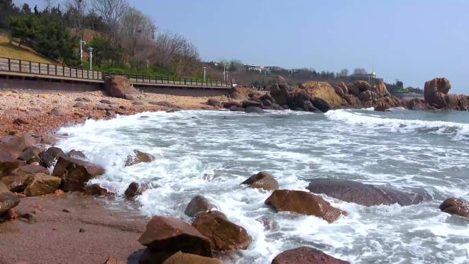 青岛大海涨潮波涛汹涌海浪飞原声 4K素材