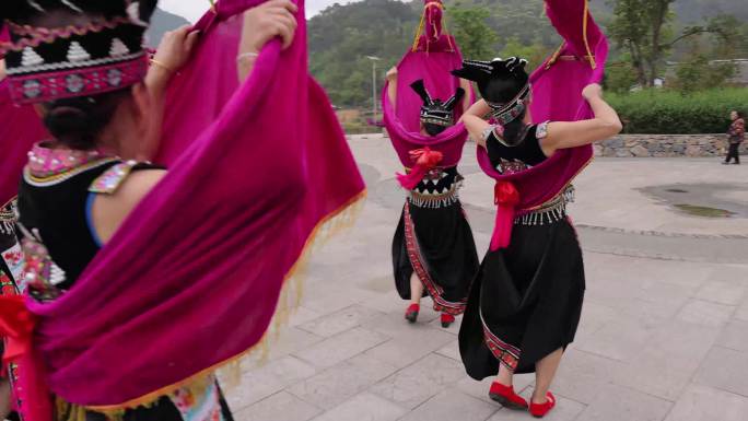 壮族传统舞蹈：纸马舞