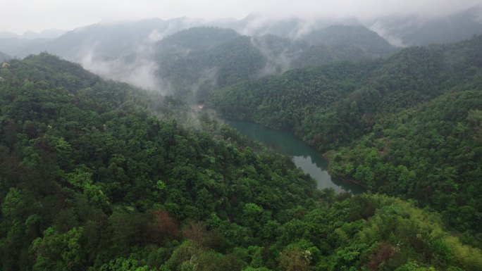 航拍大山云雾水库，江南山水