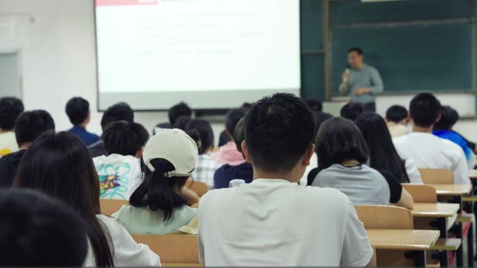 大学生上课学生大教室青年学习 听课 听讲