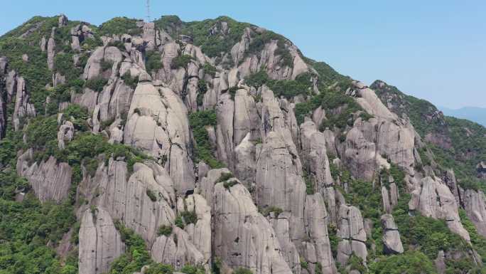 航拍晴朗天空下的5A级福建宁德太姥山景区