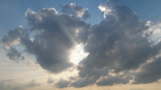 天空大气云团光芒