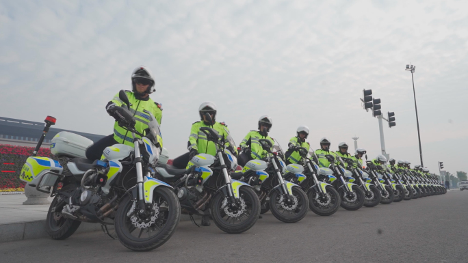 原创 城市交警铁骑交通警察形象实拍视频