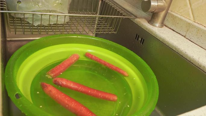清洗水果胡萝卜去皮 (1)