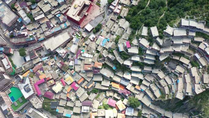 西藏 航拍 空镜 山间小镇 建筑 房顶
